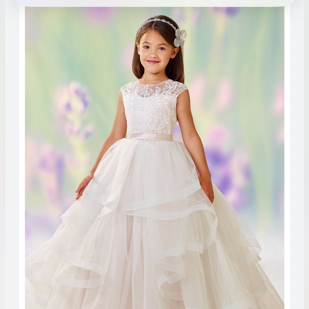 Joan Calabrese White Lace Formal Dress